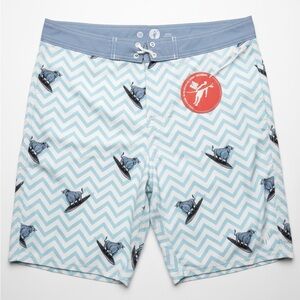 Toes on the Nose Boardshorts NWT – Surfing Bull Print (36)
